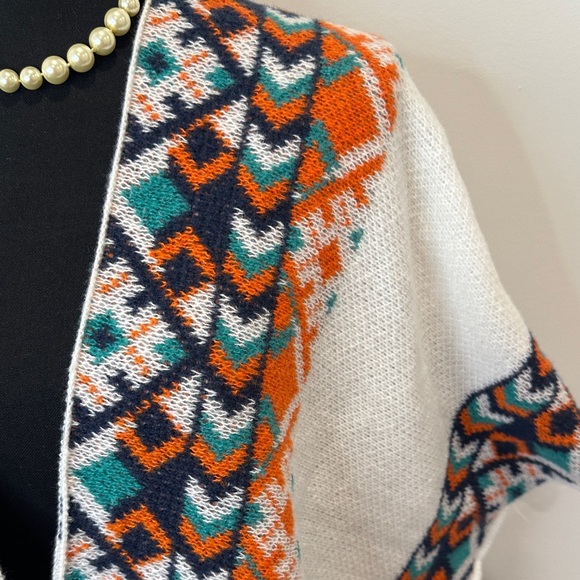 Colorful Geometric Patterned Poncho - Picture 5 of 14